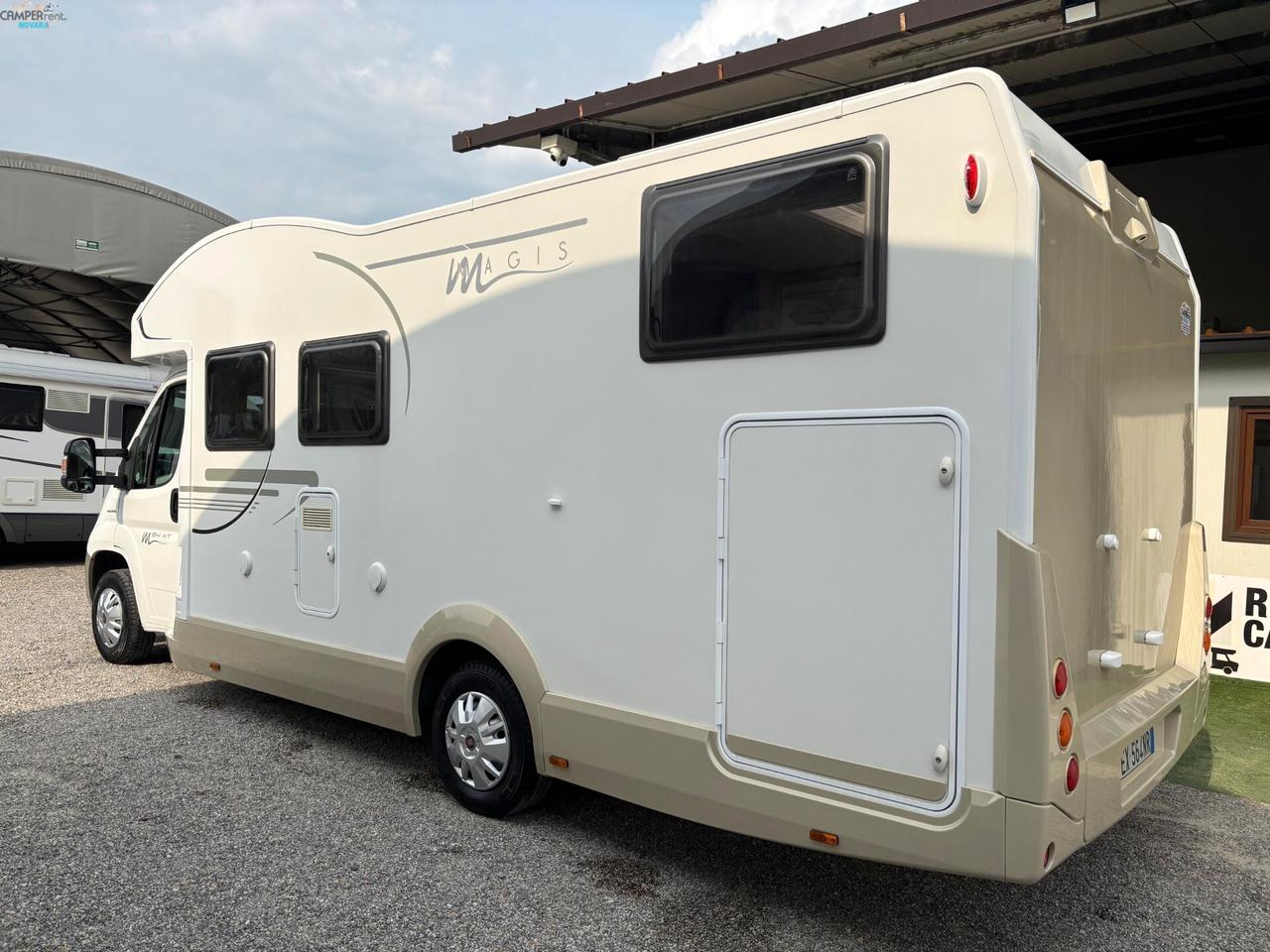 CI MAGIS 84 XT - SEMINTEGRALE CON LETTI GEMELLI IN CODA ED AMPIO GARAGE