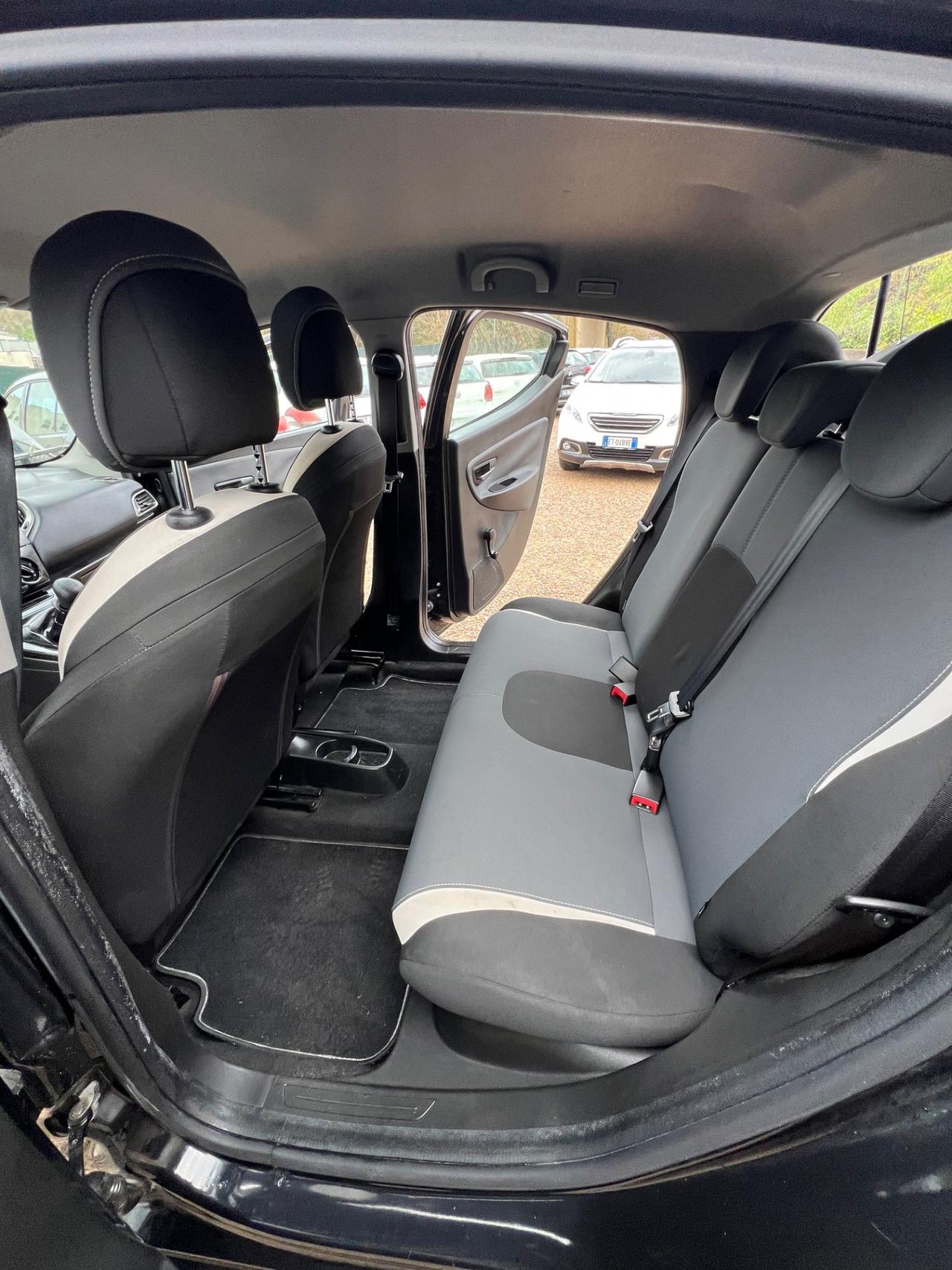 Lancia Ypsilon 1.2 69 CV 5 porte GPL Ecochic Silver