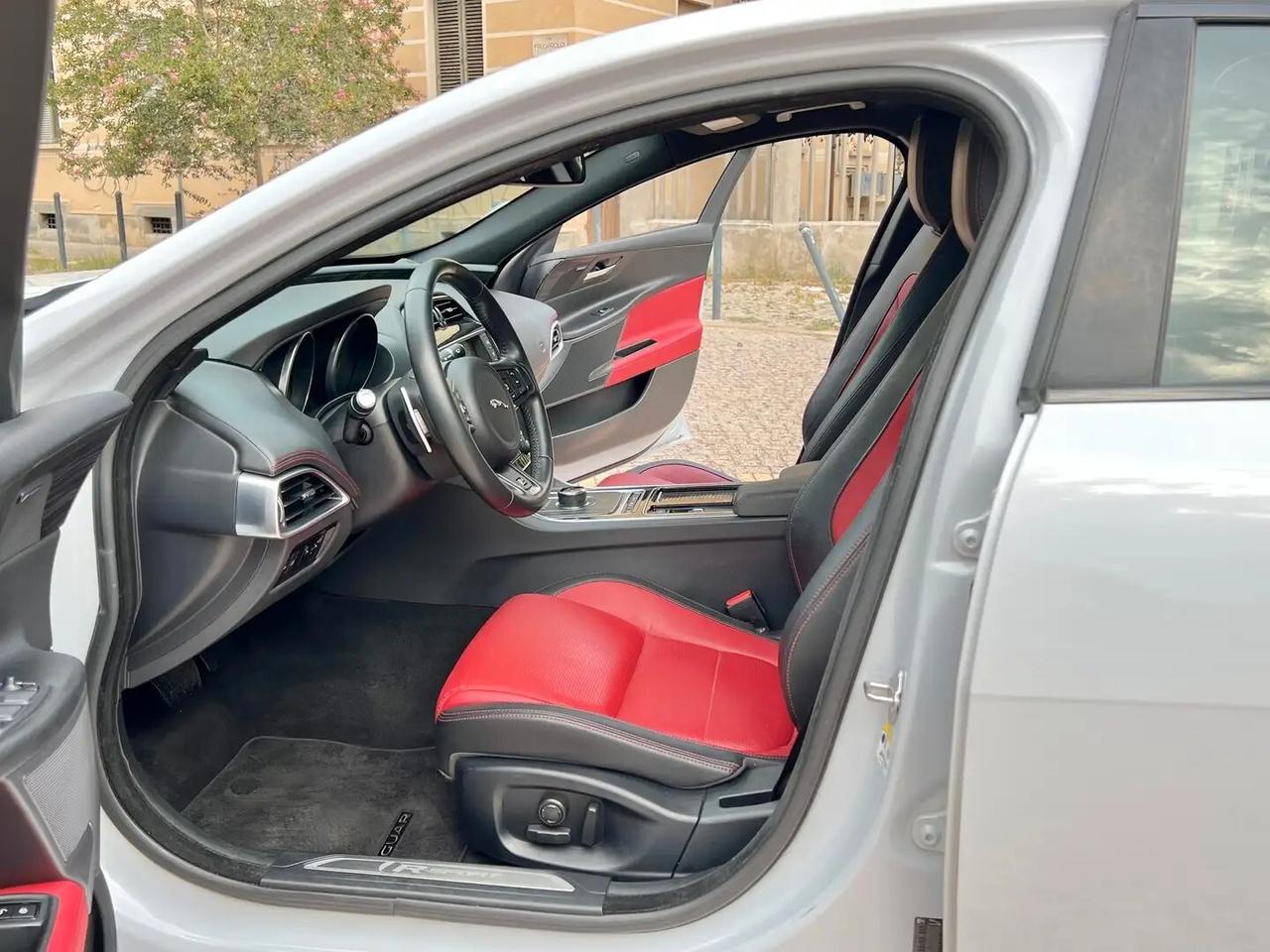 Jaguar XE 2.0 250 CV AWD aut. R-Sport