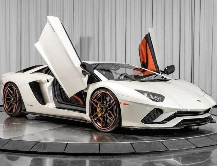 LAMBORGHINI Aventador S 6.5 V12 NOLEGGIO LUNGO TERMINE LEASING ALL INCLUSIVE