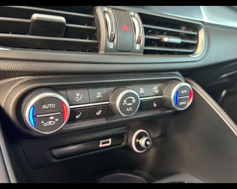 Alfa Romeo Giulia 2.2 Turbodiesel 210 CV AT8 AWD Q4 Tributo Italiano