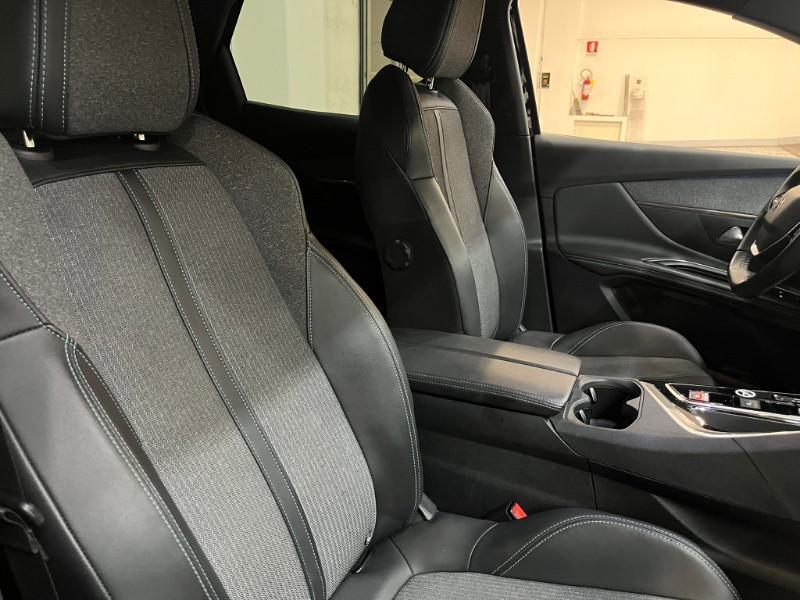 PEUGEOT 3008 Hybrid4 300 e-EAT8 Allure Pack