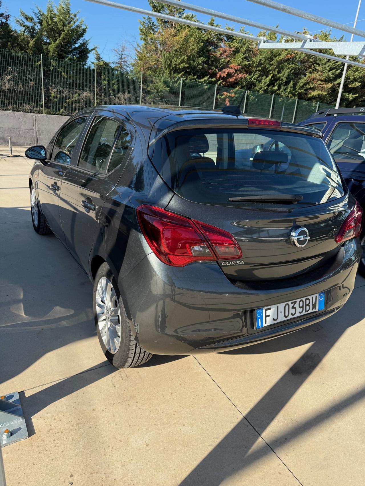 Opel Corsa 1.2 5 porte