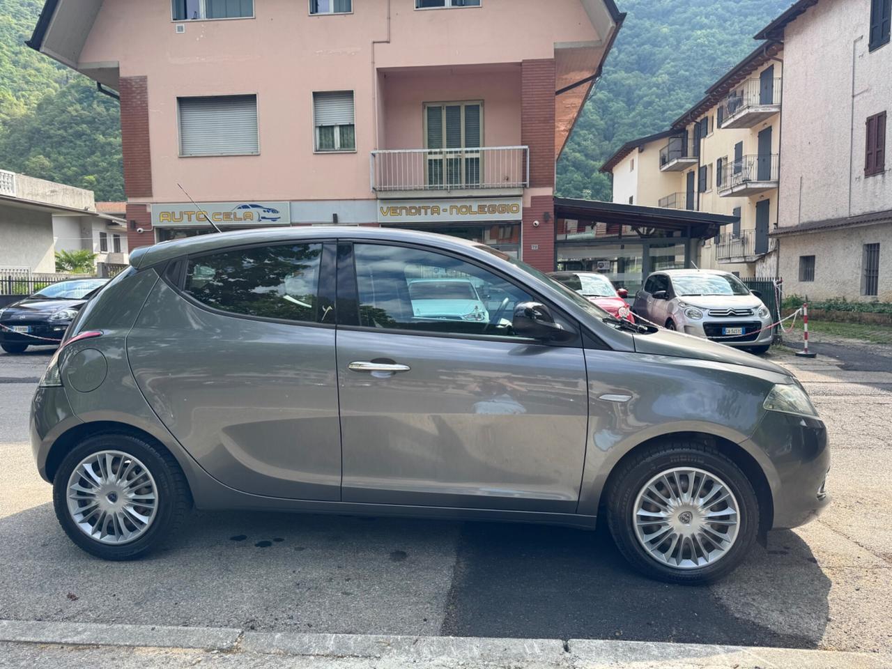 Lancia Ypsilon 1.2 69 CV 5 porte S&S Platinum