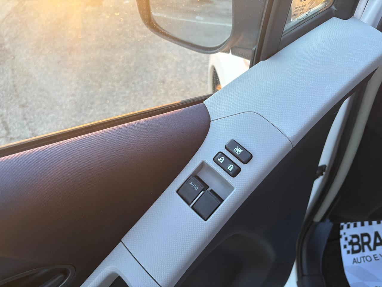 Toyota Yaris 1.0 5 porte Now Unipro 2010