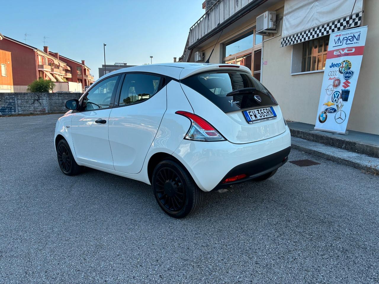 Lancia Ypsilon 1.2 69 CV Elefantino Blu 5 POSTI