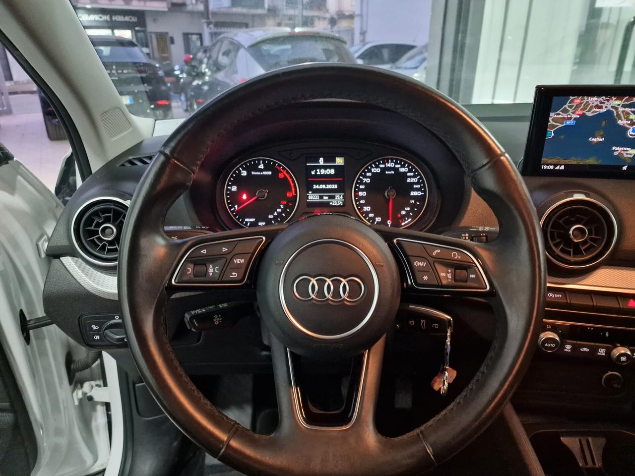 Audi Q2 30 TDI Business