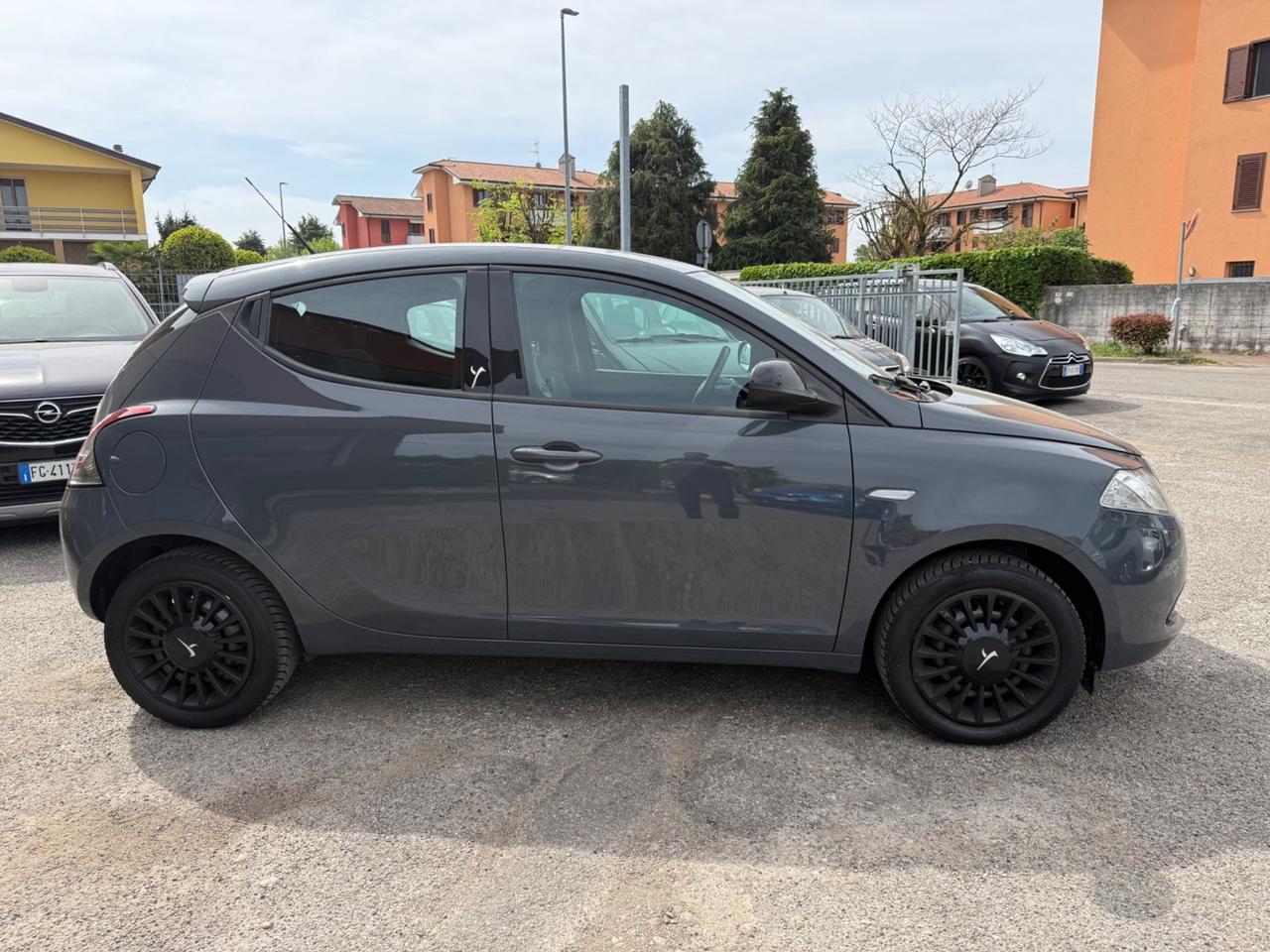 Lancia Ypsilon 1.2 69 CV 5 porte Elefantino
