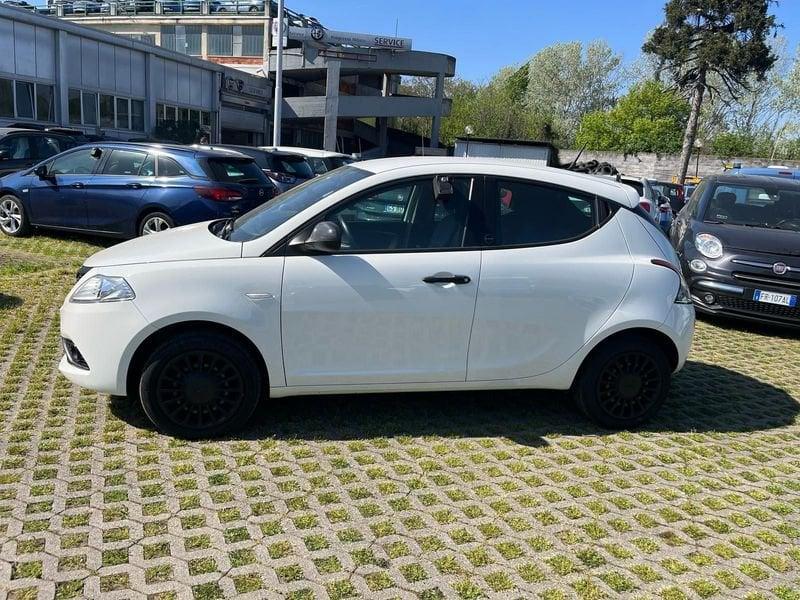 Lancia Ypsilon 1.0 FireFly 5 porte S&S Hybrid Silver