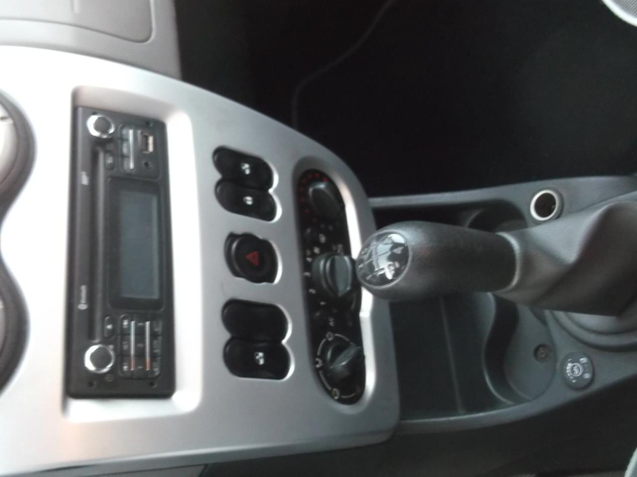 Dacia Sandero 1.2 16V GPL 75CV - 04
