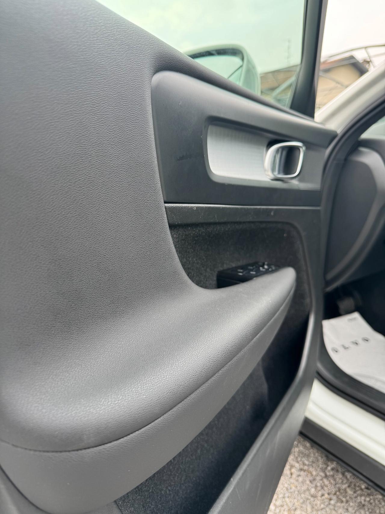 Volvo XC40 T2 Geartronic Momentum Pro