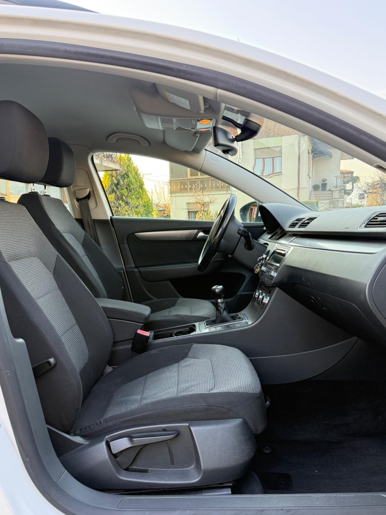 Volkswagen Passat 1.6 TDI Comfortline BlueM. Tech.