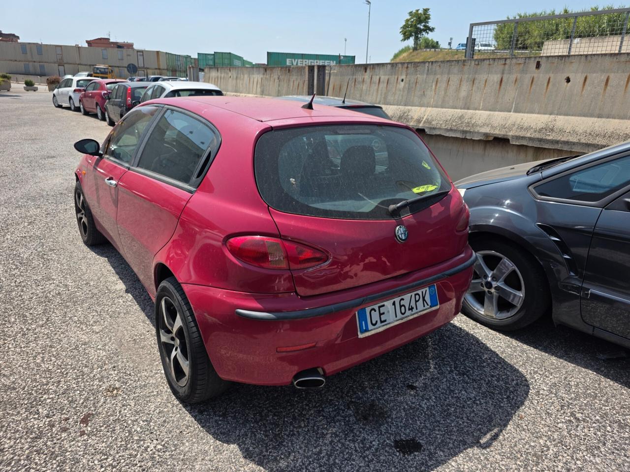 Alfa Romeo 147 1.6i 16V Twin Spark cat 5p. Distinctive PELLE