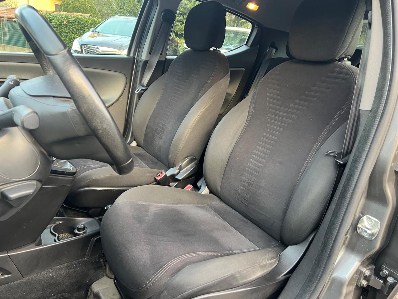 Lancia Ypsilon 1.2 69 CV 5 porte S Momodesign*NEOPATENTATI