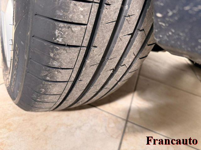 AUDI Q5 40 TDI quattro S tronic Business Design