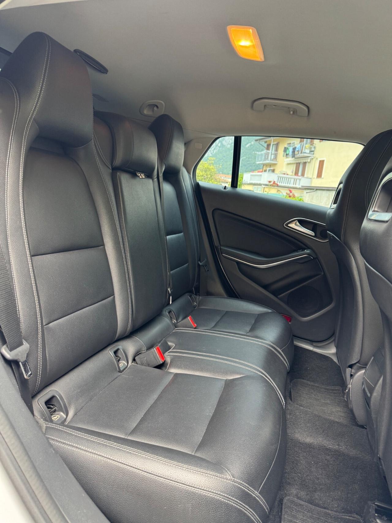 Mercedes-benz CLA 200 d Premium