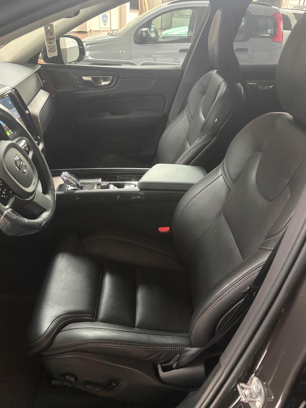 VOLVO XC60 B4 D AWD ULTIMATE DARK