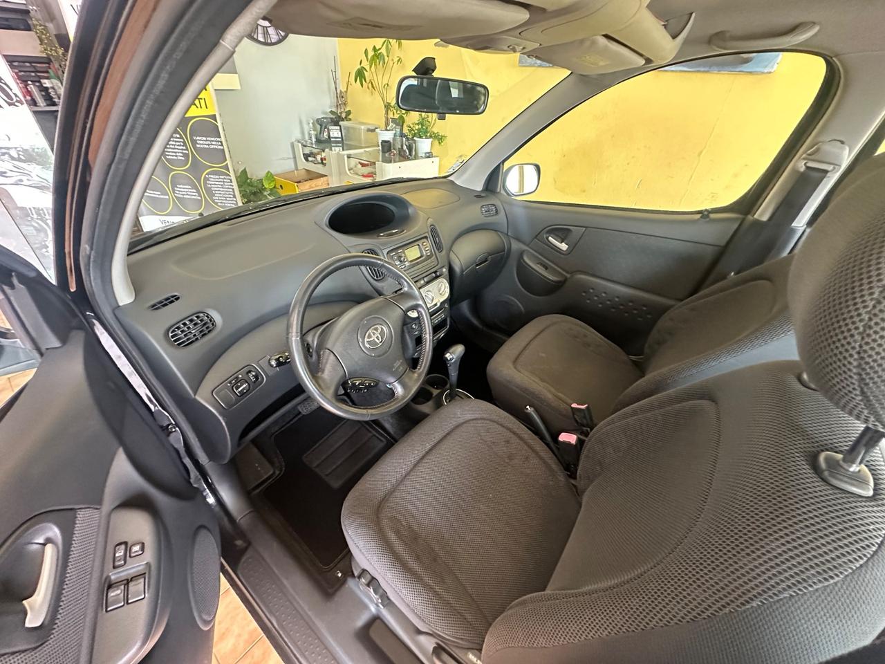Toyota Yaris Verso 1.3benz. Cambio Automatico