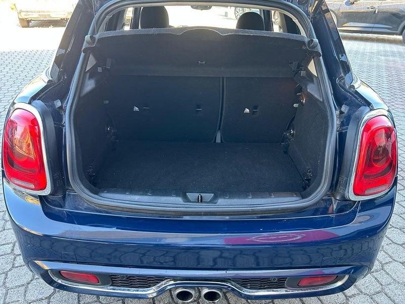 MINI Mini IV F55-F56 2014 5 Porte 2.0 Cooper SD Auto