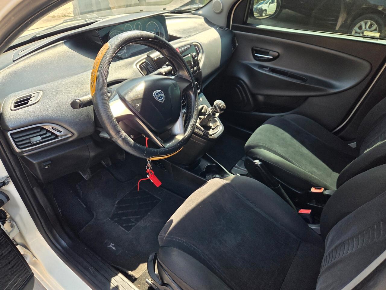 Lancia Ypsilon 1.2 69 CV 5 porte GPL Ecochic Silver