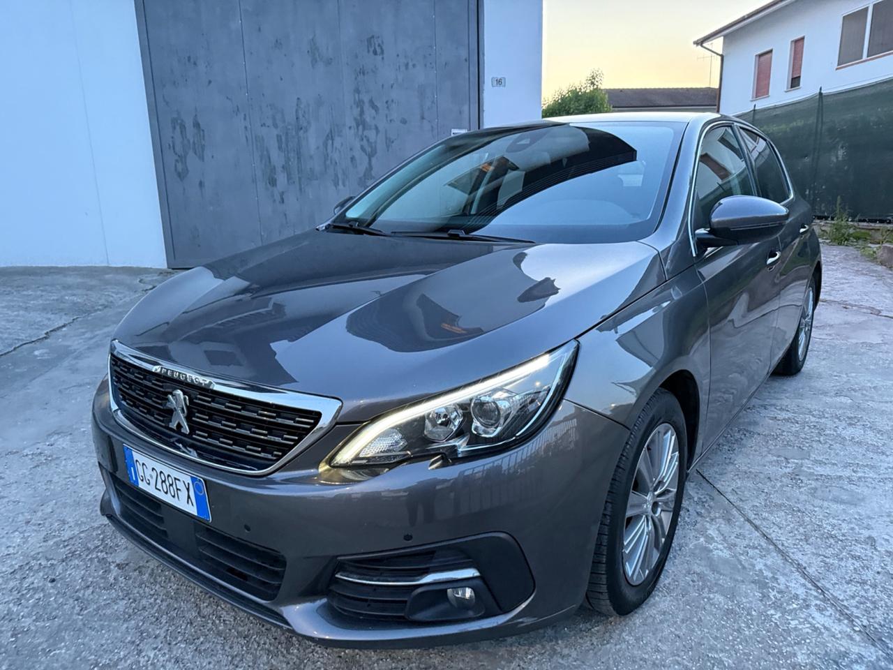 Peugeot 308 1.2 Turbo Benzina POCHI KM 2021 NEOPAT