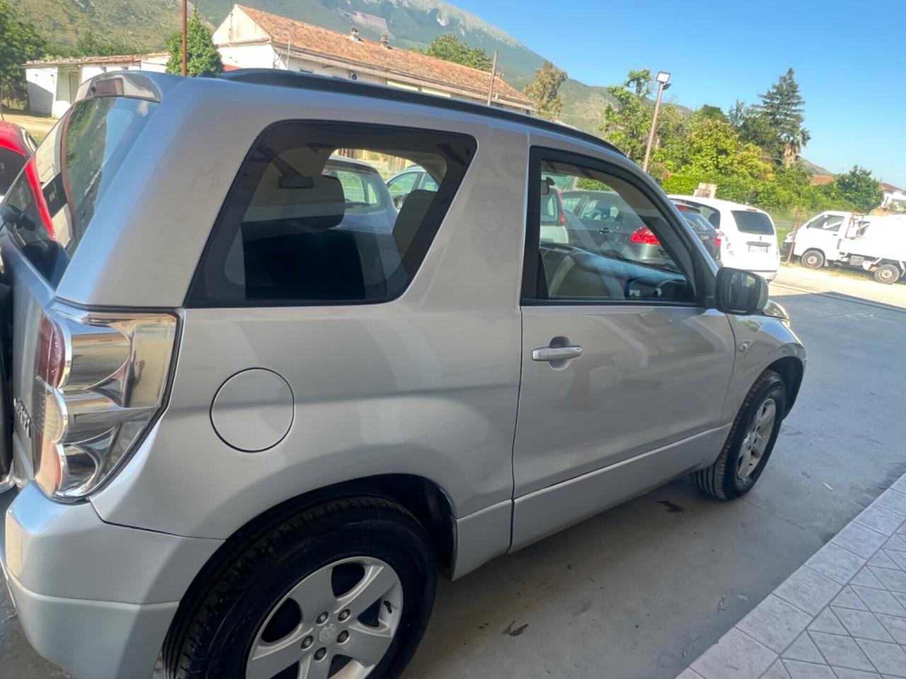 Suzuki Grand Vitara 1.6 16V 3 porte 4x4 gommato e tagliandato