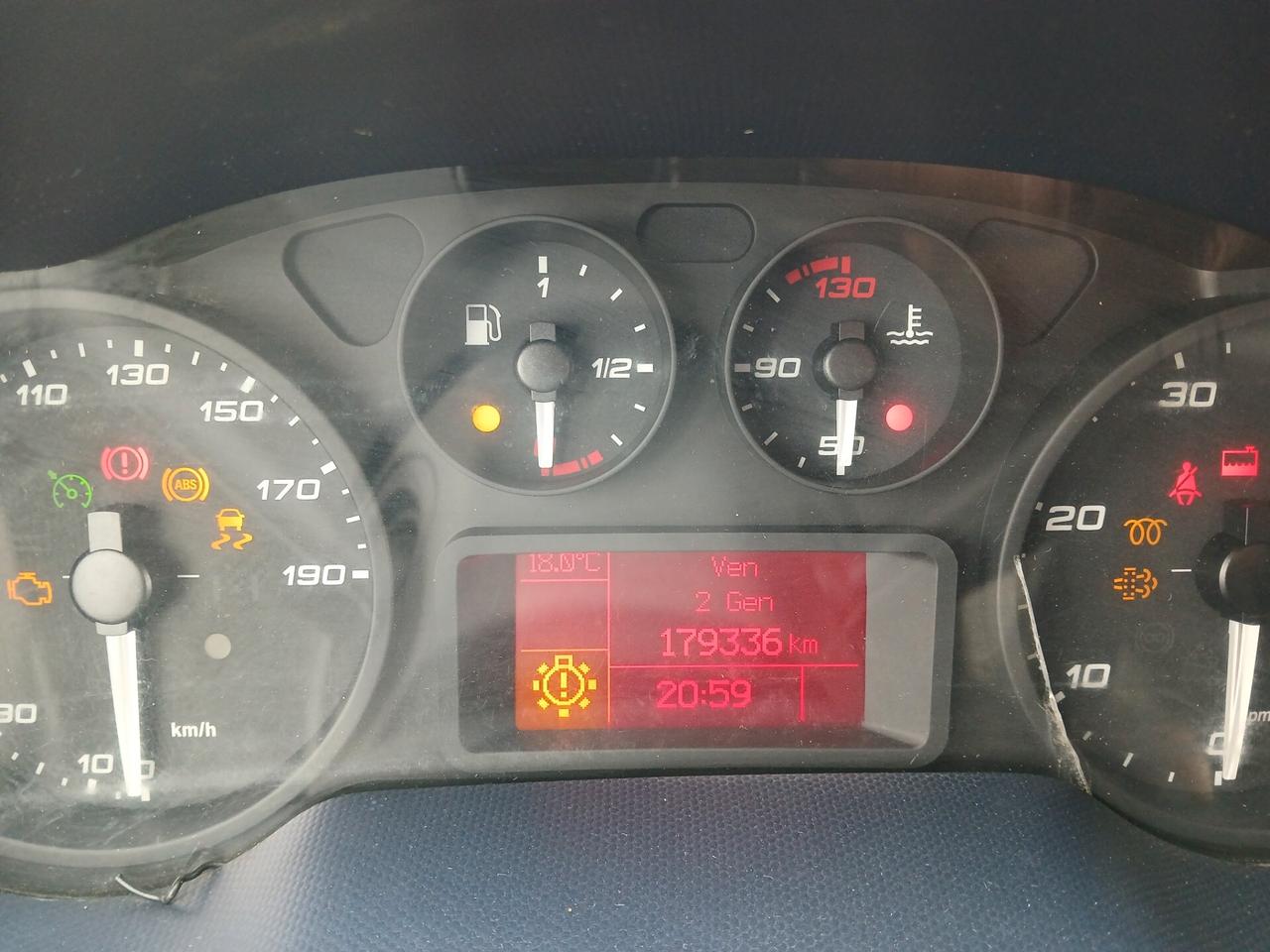 Iveco Daily 35C14 2.3 HPT PC-RG Cabinato