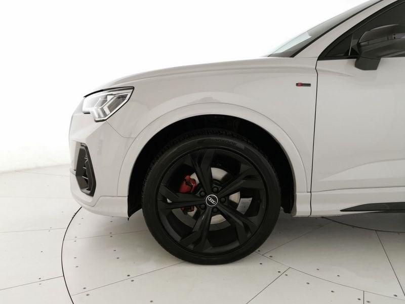 Audi Q3 Sportback 35 2.0 tdi Identity Black s-tronic