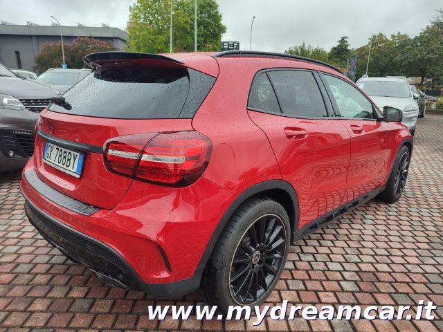 MERCEDES-BENZ GLA 200 Automatic Premium 156cv