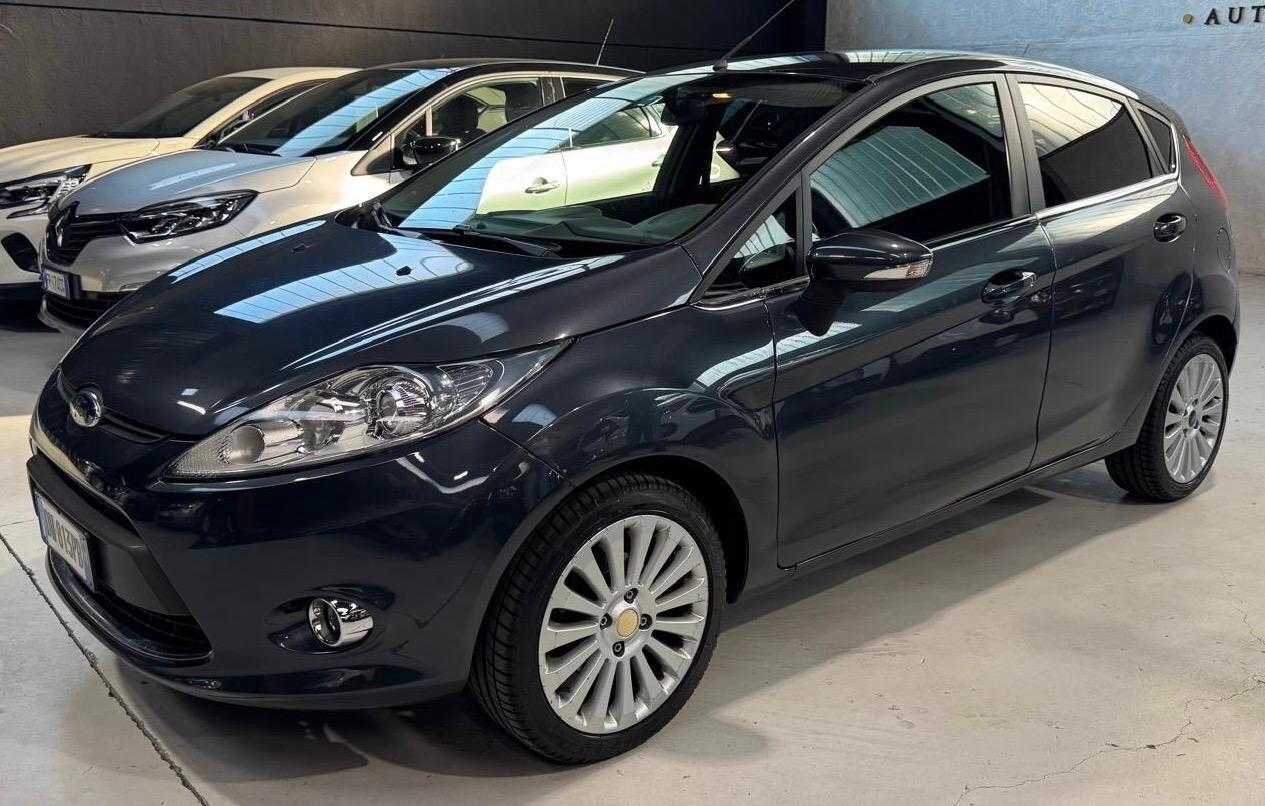 Ford Fiesta Titanium benzina Neopatentati