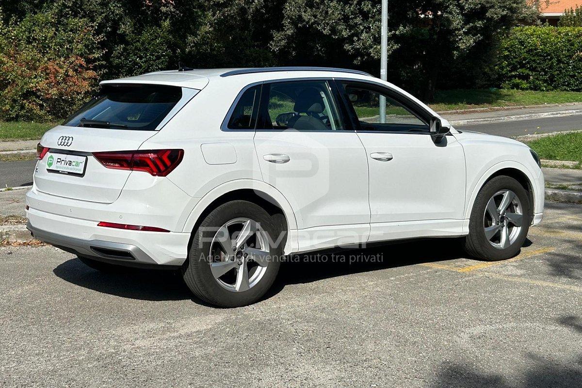 AUDI Q3 35 TFSI Business Advanced