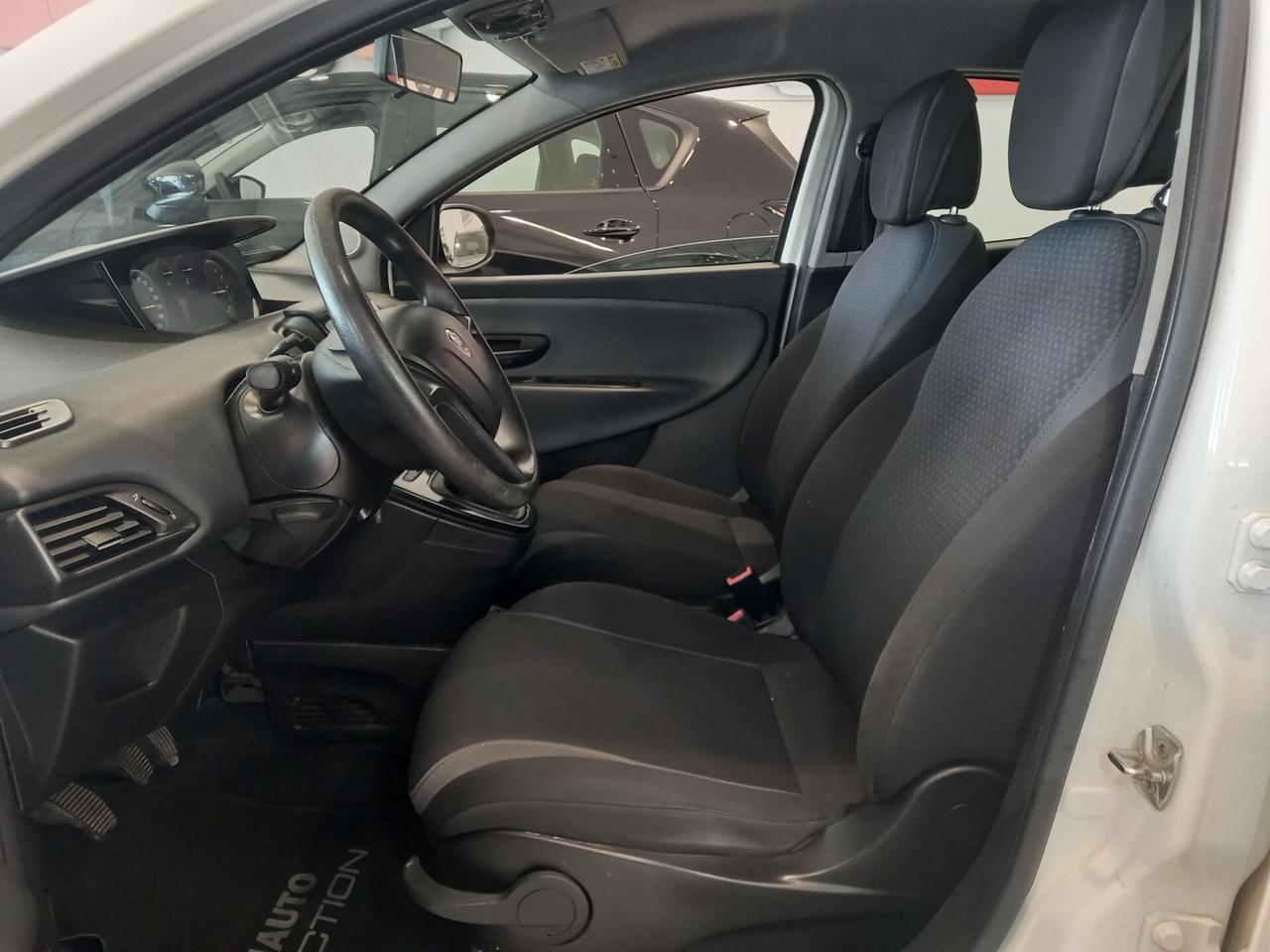 Lancia Ypsilon 1.2 69 CV 5 porte Silver