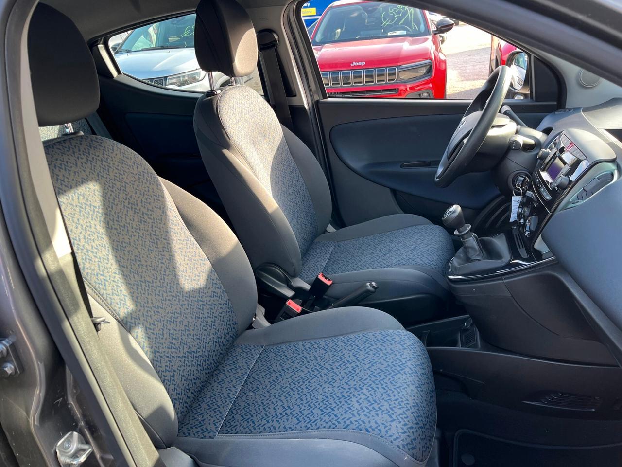 Lancia Ypsilon 1.0 FireFly 5 porte S&S Hybrid Oro