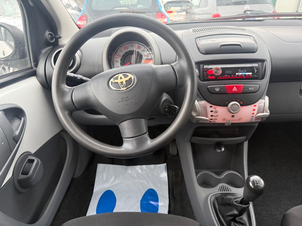 Toyota Aygo 1.0 12V VVT-i 5 porte,Clima,Radio,ecc.