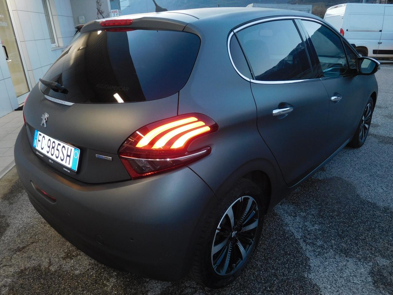 Peugeot 208 PureTech Turbo 110 S&S 5 porte Allure Nero opaco