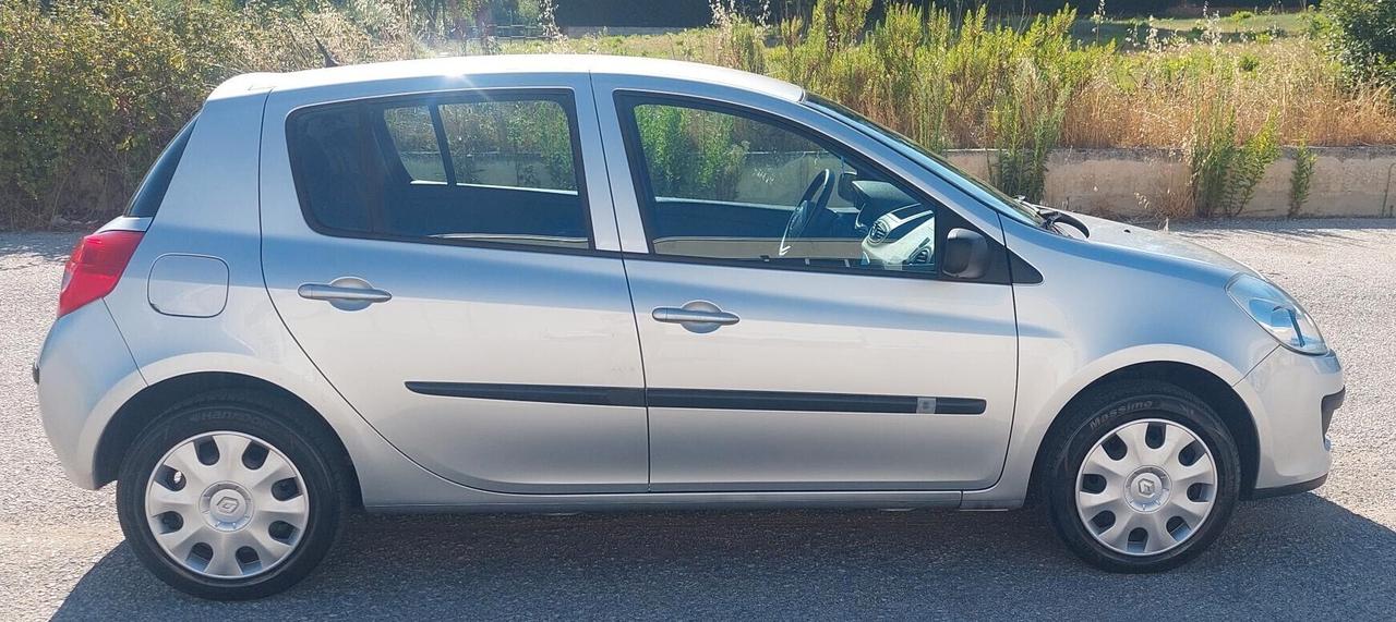 RENAULT CLIO 1.2 -PARI AL NUOVO-NEOPATENTATI