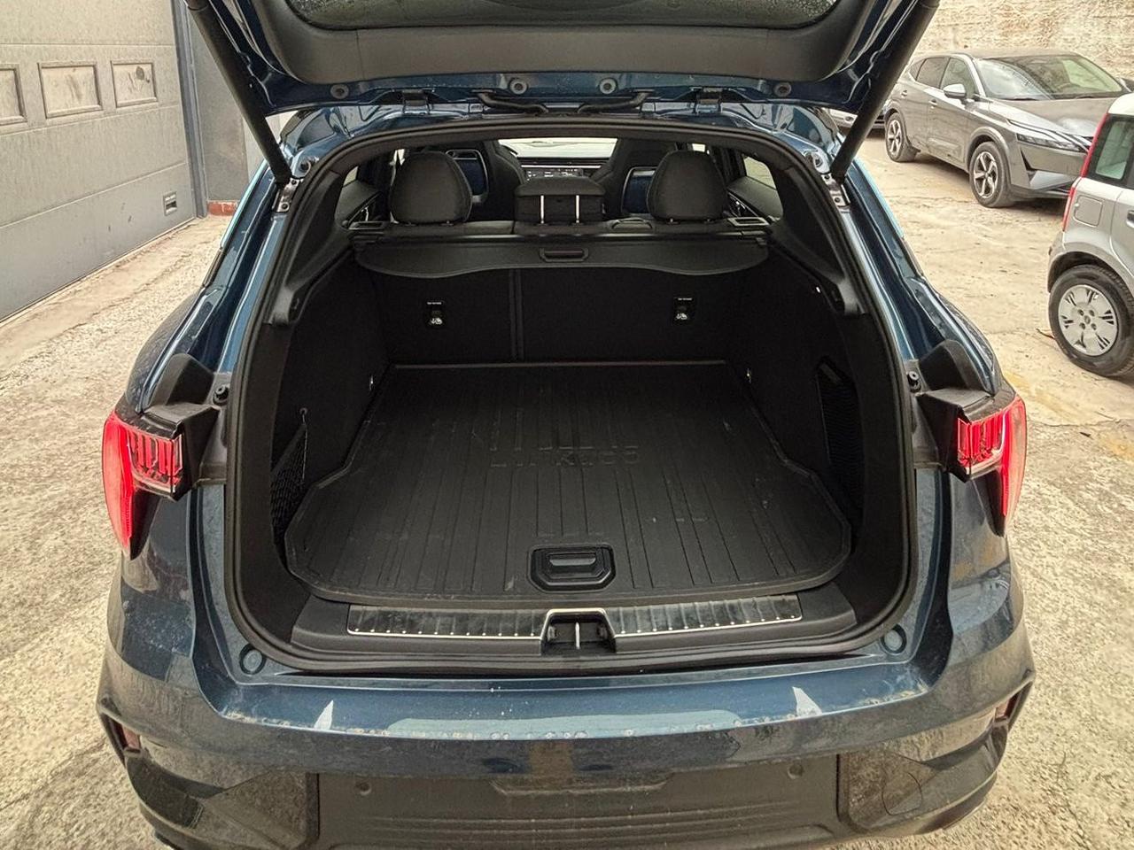 Lynk & Co 01 - 01 1.5 td phev auto