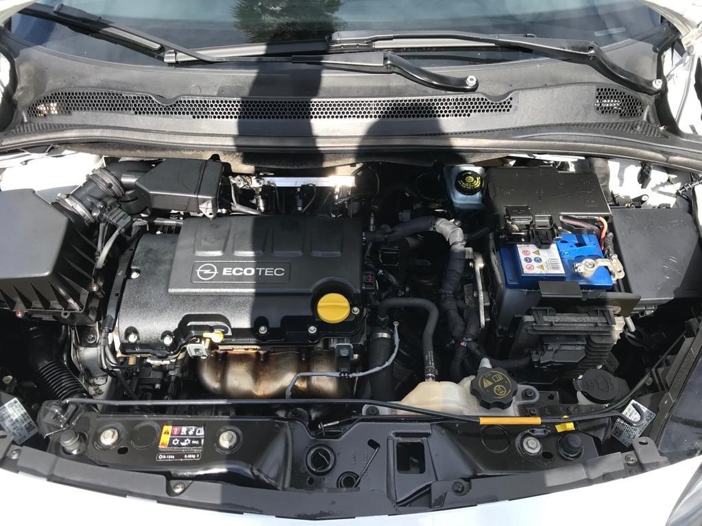 Opel Corsa 1.4 90CV 66 kW GPL Tech 5 porte b-Color