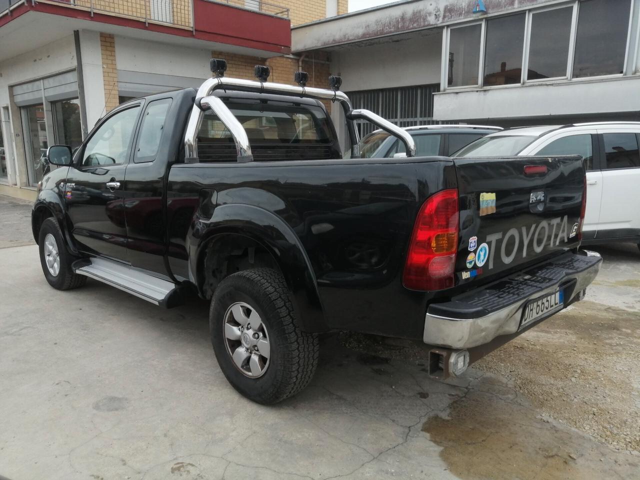 Toyota Hilux 2.5 D-4D 4WD 2p. Extra Cab DLX