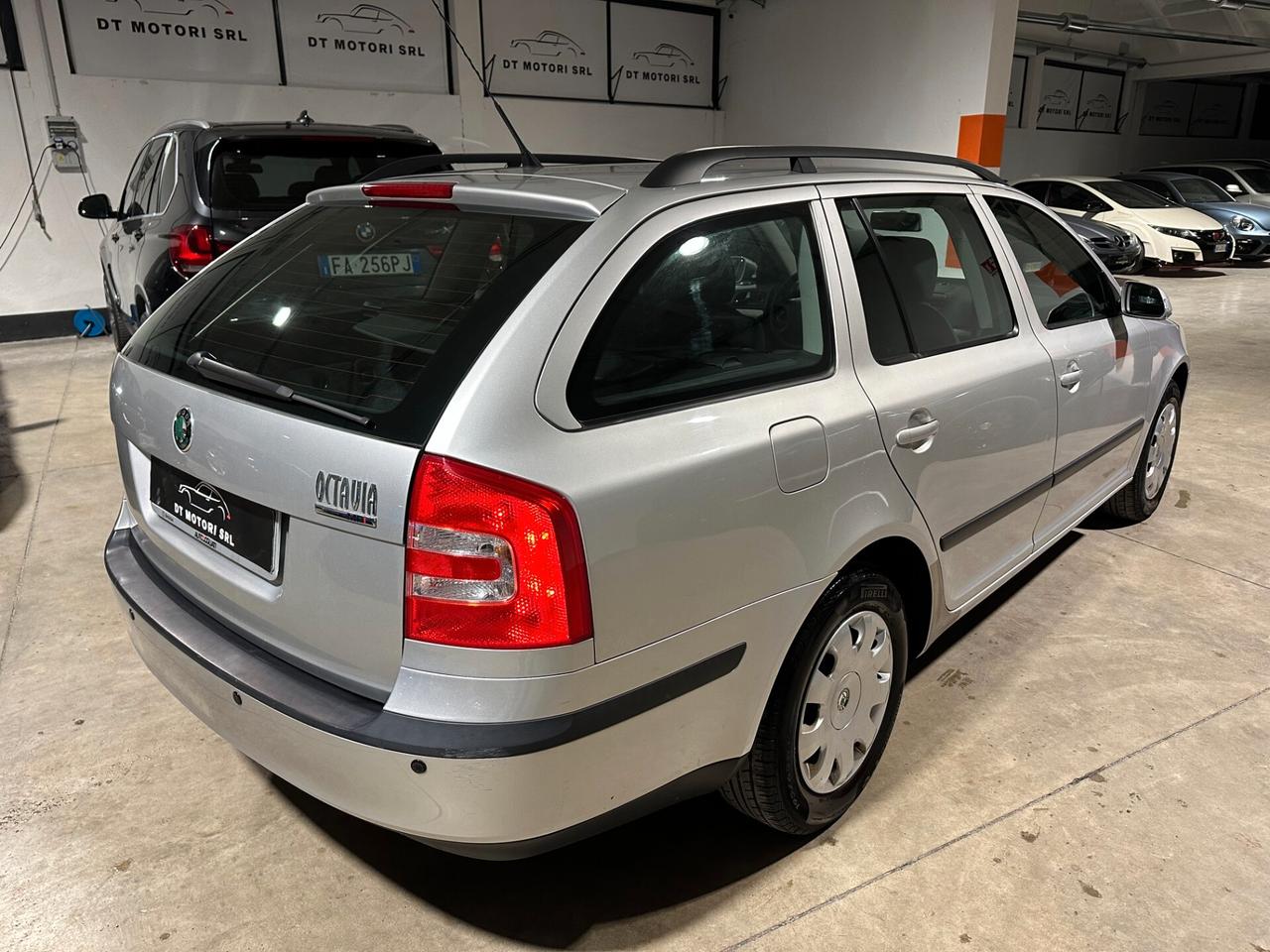 Skoda Octavia 1.6 16V FSI Ambiente - UNICO PROPRIETARIO A/C
