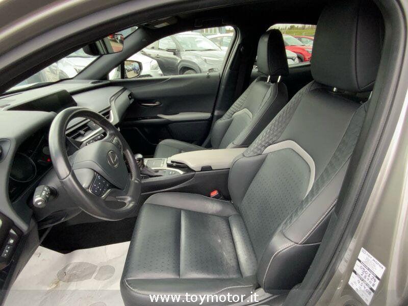 Lexus UX Hybrid Midnight