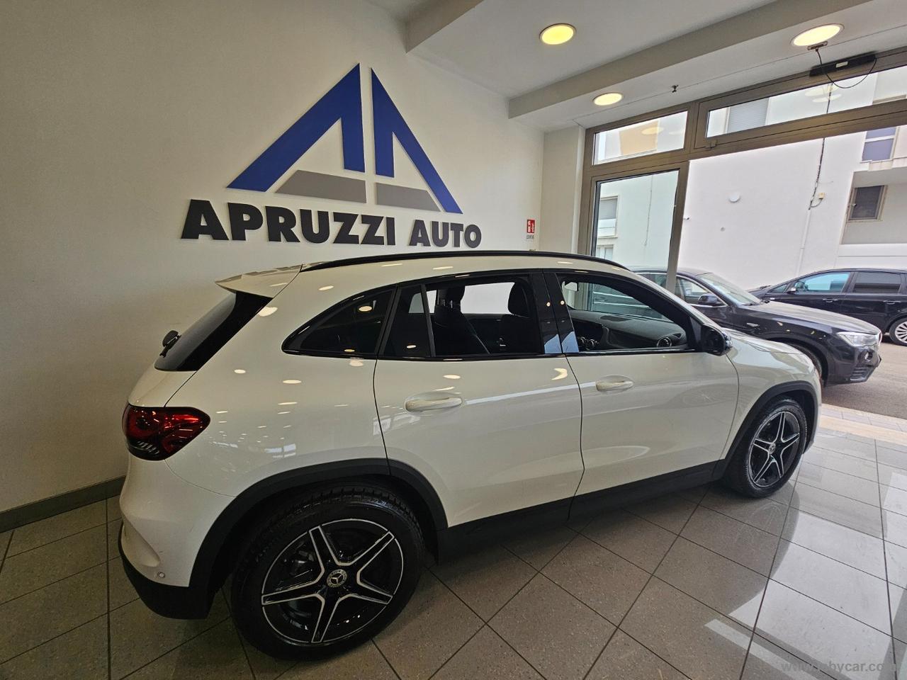 MERCEDES-BENZ GLA 200 d Automatic Premium
