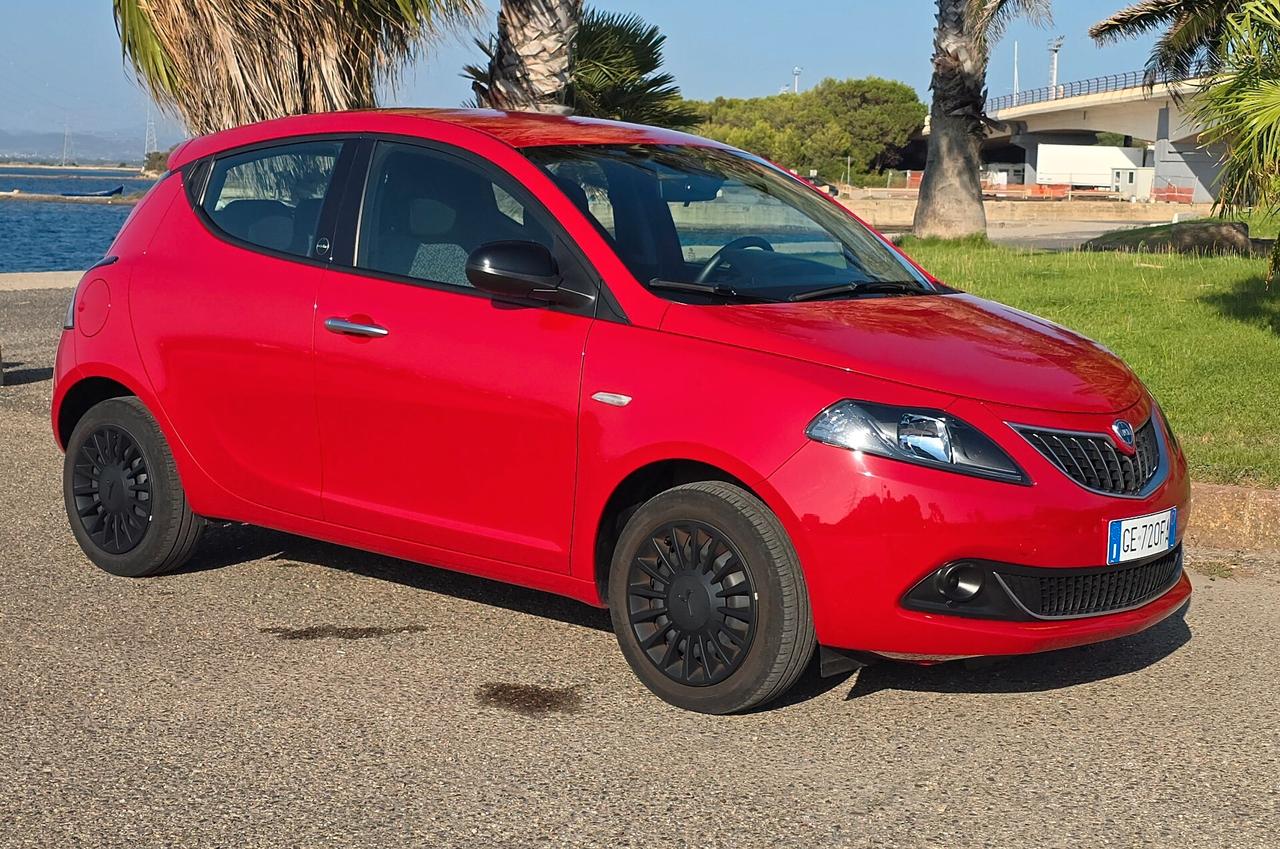 Lancia Ypsilon 1.0 FireFly 5 porte S&S Hybrid Ecochic Silver