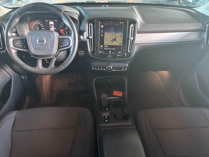 Volvo XC40 B4 AWD Geartronic Momentum Pro