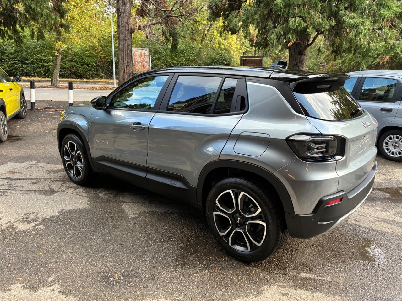 Jeep Avenger Hybrid Summit tetto apribile e navi