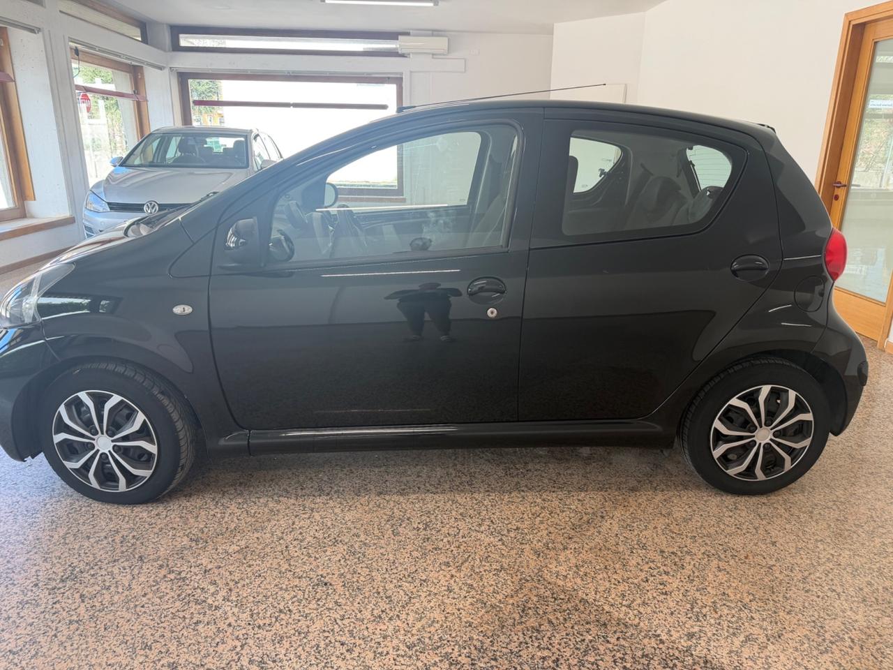 Toyota Aygo 1.0 12V VVT-i 5 porte Sol