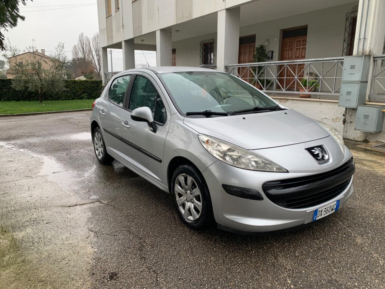 Peugeot 207 1.4 ECO GPL di serie neopatentati