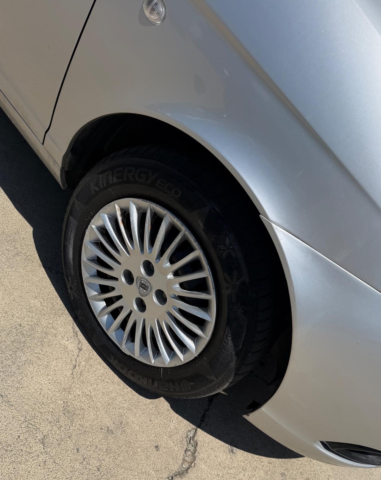 Lancia Ypsilon 1.3 MJT 75 CV BiColor Platino