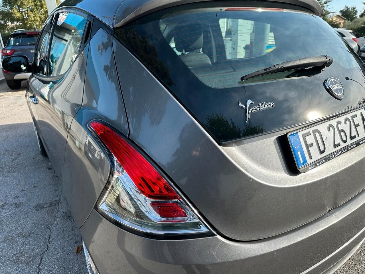 Lancia Ypsilon 0.9 TwinAir 85 CV 5 porte Metano Ecochic Platinum