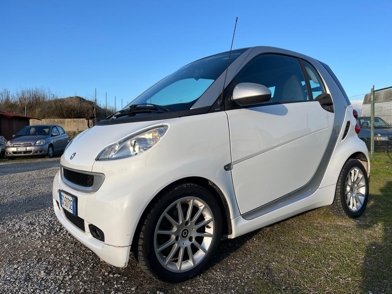Smart ForTwo 52 kW MHD coupé White Tailor Made